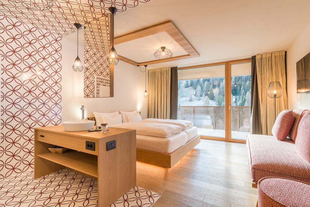 Hotel Tofana San Cassiano  Eksteriør bilde