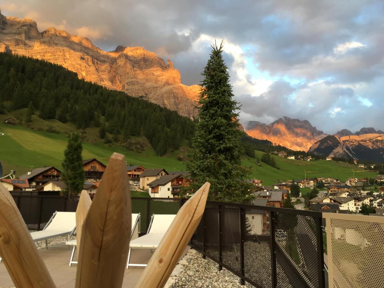 Hotel Tofana San Cassiano  Eksteriør bilde